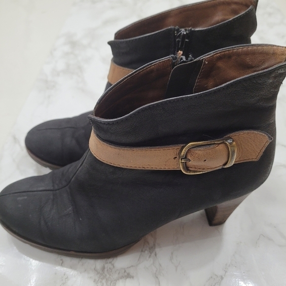 Paul Green Ankle Leather Bootie - Picture 4 of 9